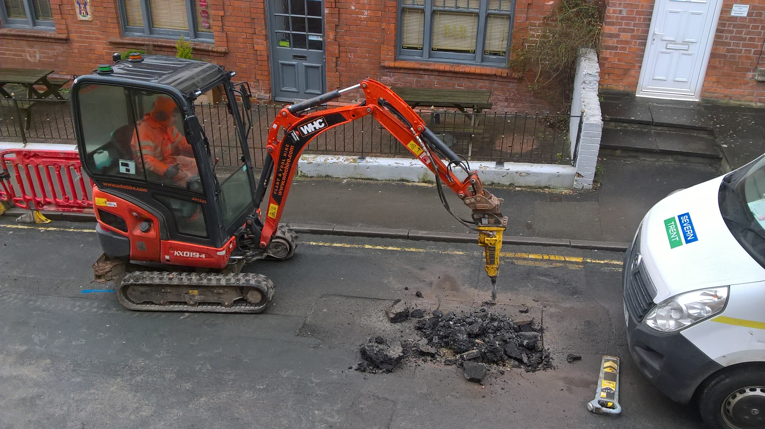 Severn Trent digging Middle Street 10-3-2021